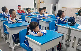 幼小衔接周末班上课的孩子们