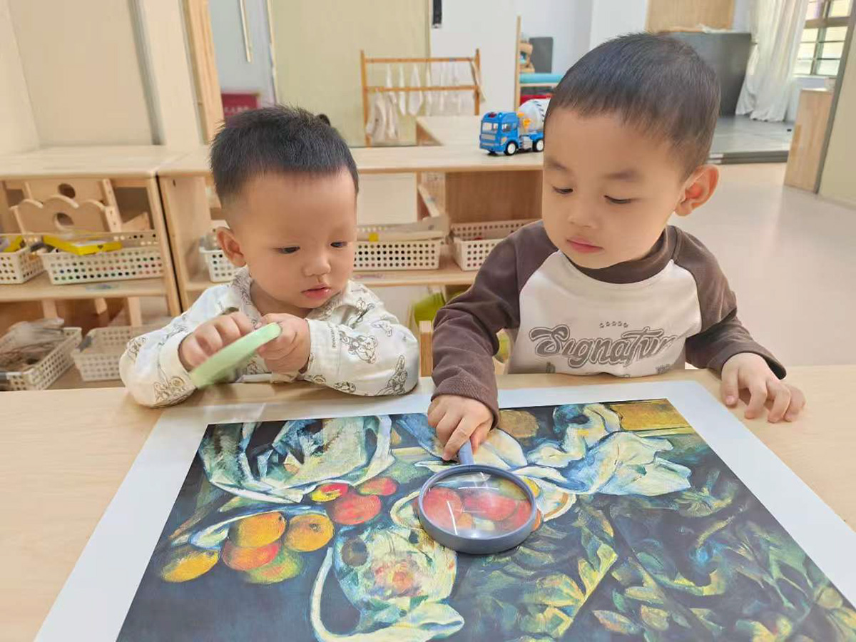 看国画的娃 看国画的娃